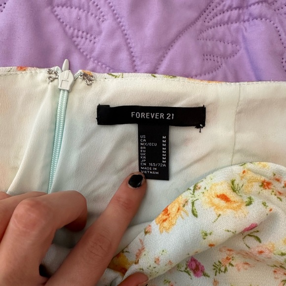 NWT colorful floral skirt with scrunch tie on the side - Picture 6 of 7